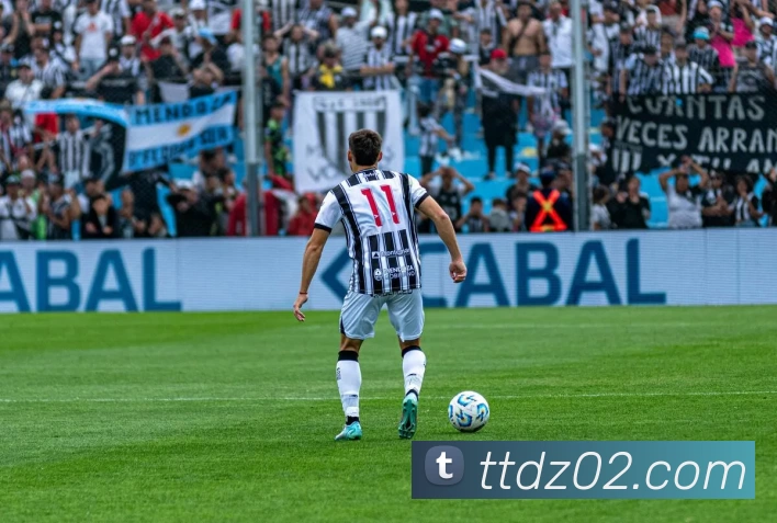 意外！为何有实力的本土国脚球员都想来上港拒绝去申花？原因找到了_穆斯卡特_本赛季_李新翔